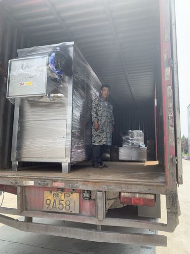 重庆客户订购的jdt-500型全自动家禽脱毛机物流装车发货中